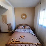 Charmante Dependance En Rez De Jardin D'une Maison *